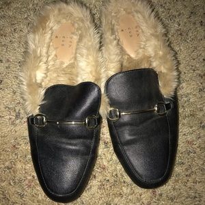 Lookalike Gucci slides